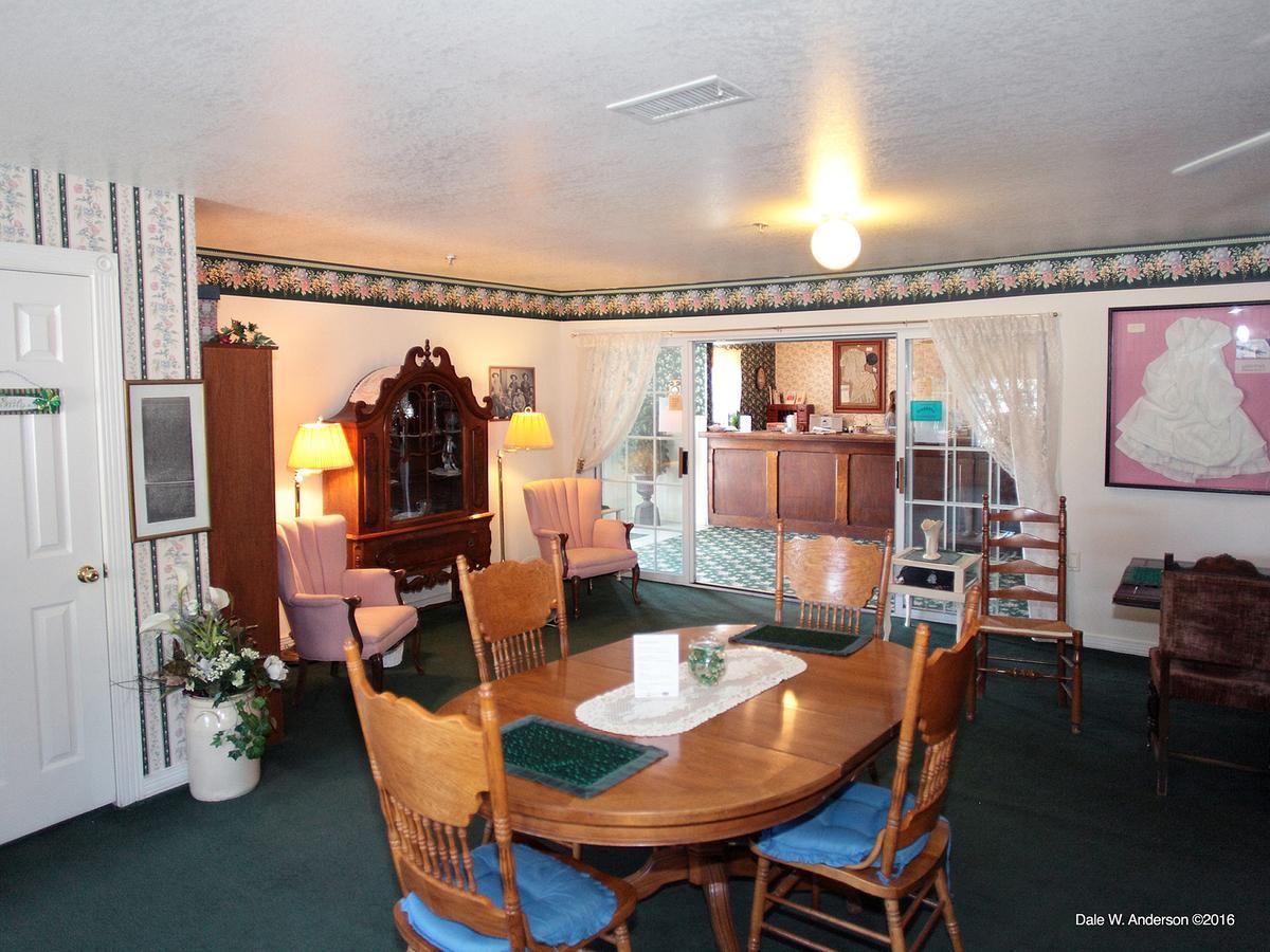Step Back Inn Aztec Exterior photo