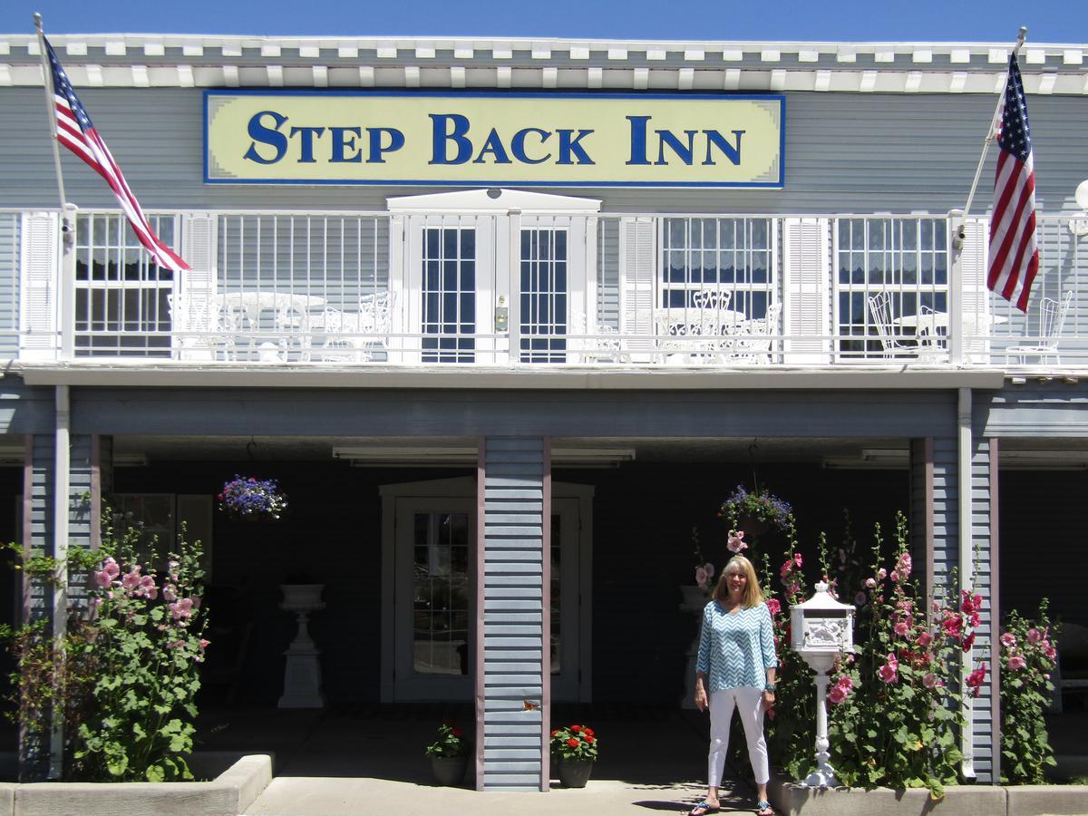 Step Back Inn Aztec Exterior photo